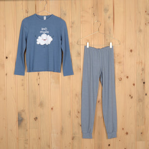 Pijama de criança com nuvem estampada e calças de riscas